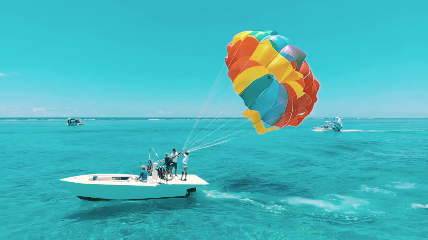 Ile aux Cerfs Parasailing