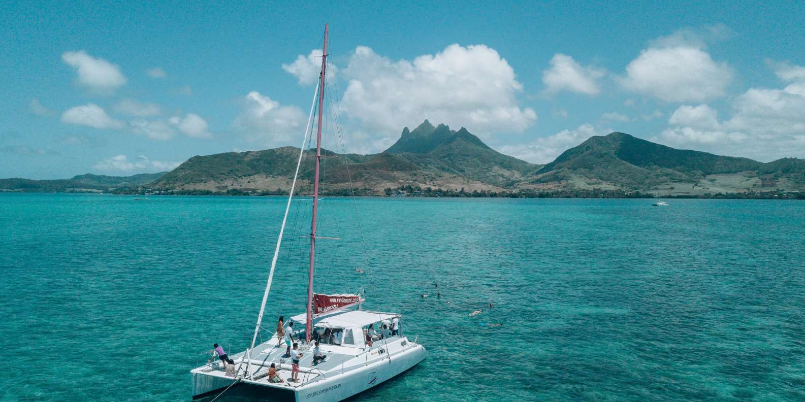 Trou d'eau Douce catamaran cruise